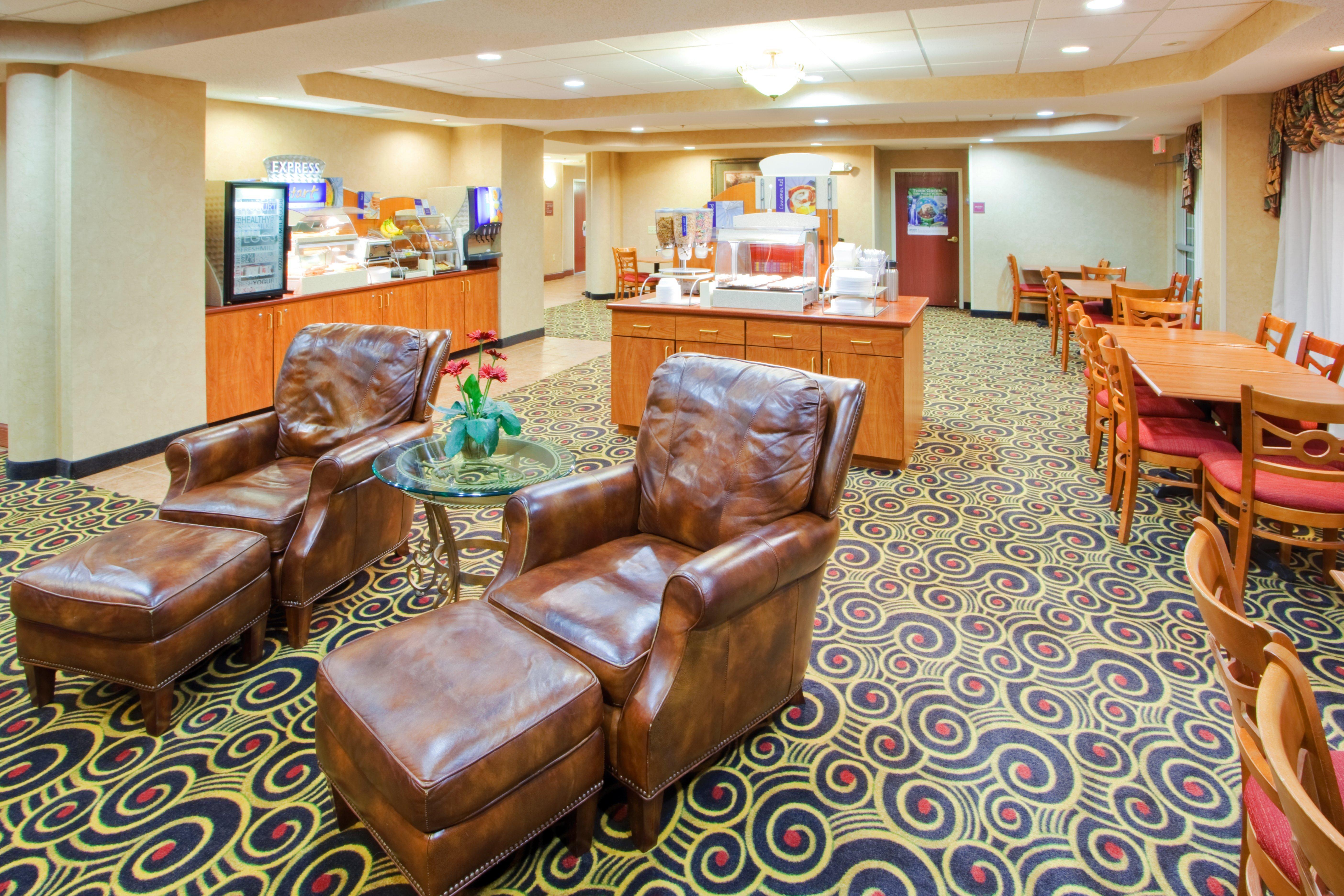 Holiday Inn Express Hanover By Ihg Bagian luar foto