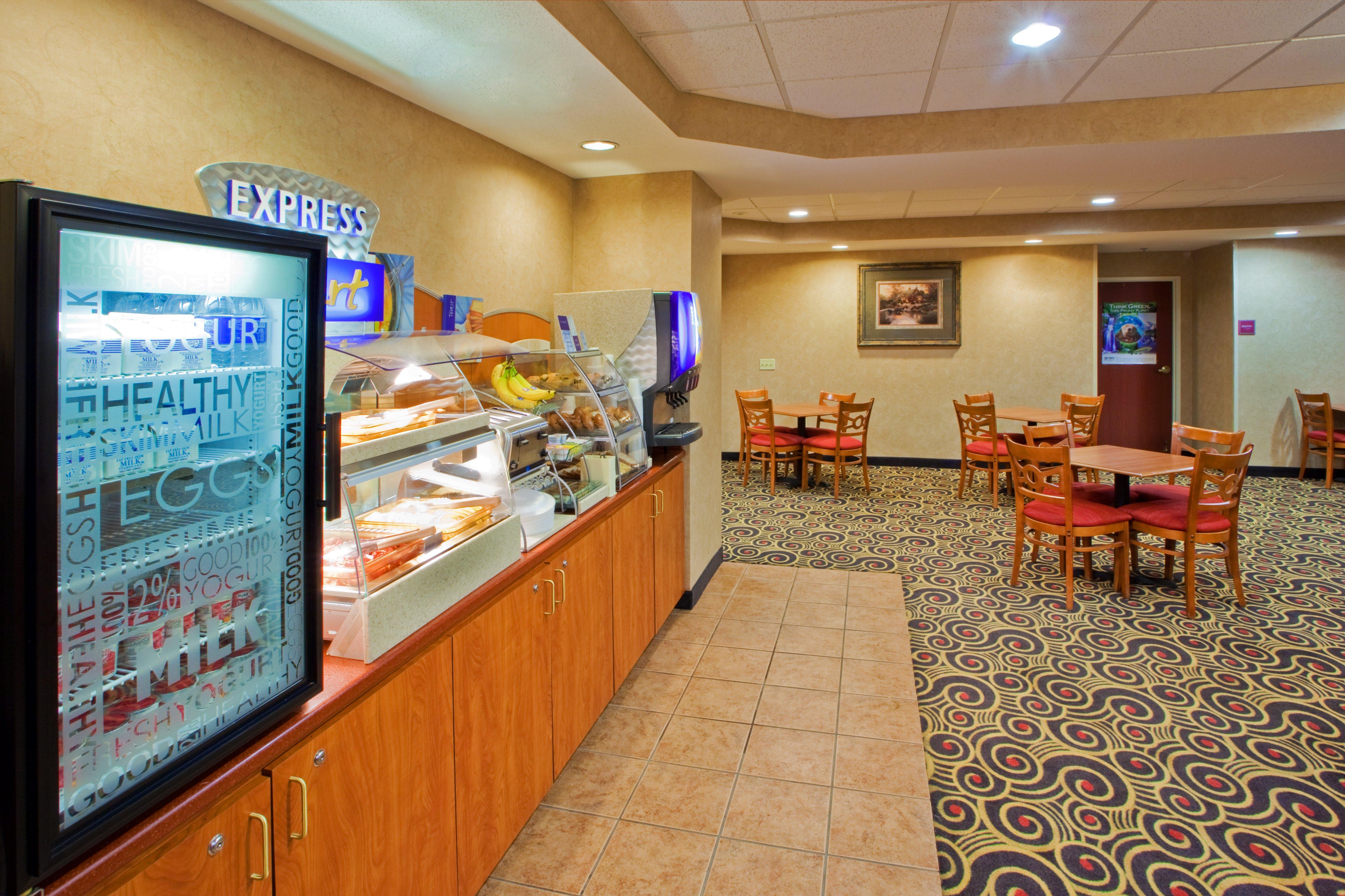 Holiday Inn Express Hanover By Ihg Bagian luar foto