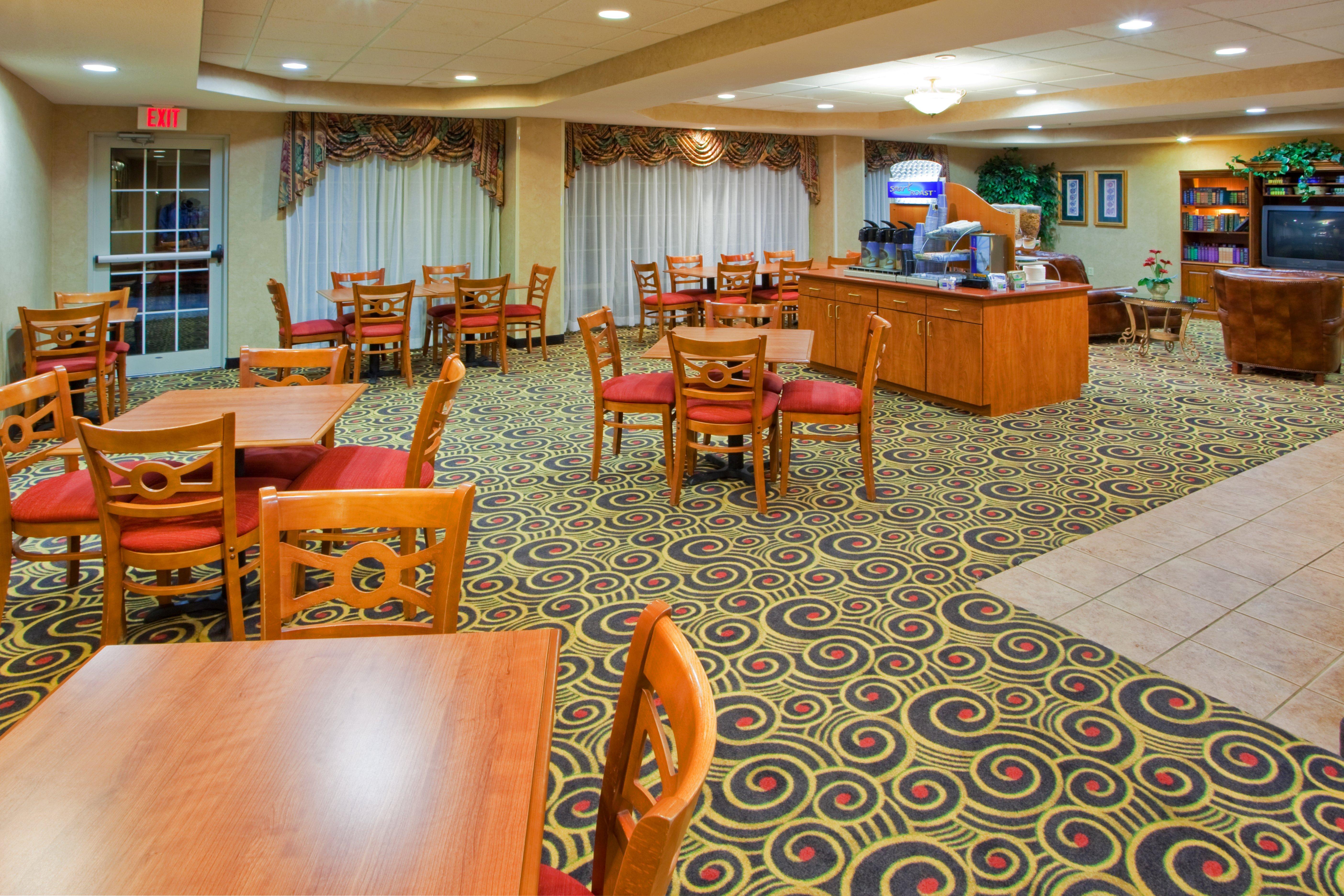 Holiday Inn Express Hanover By Ihg Bagian luar foto
