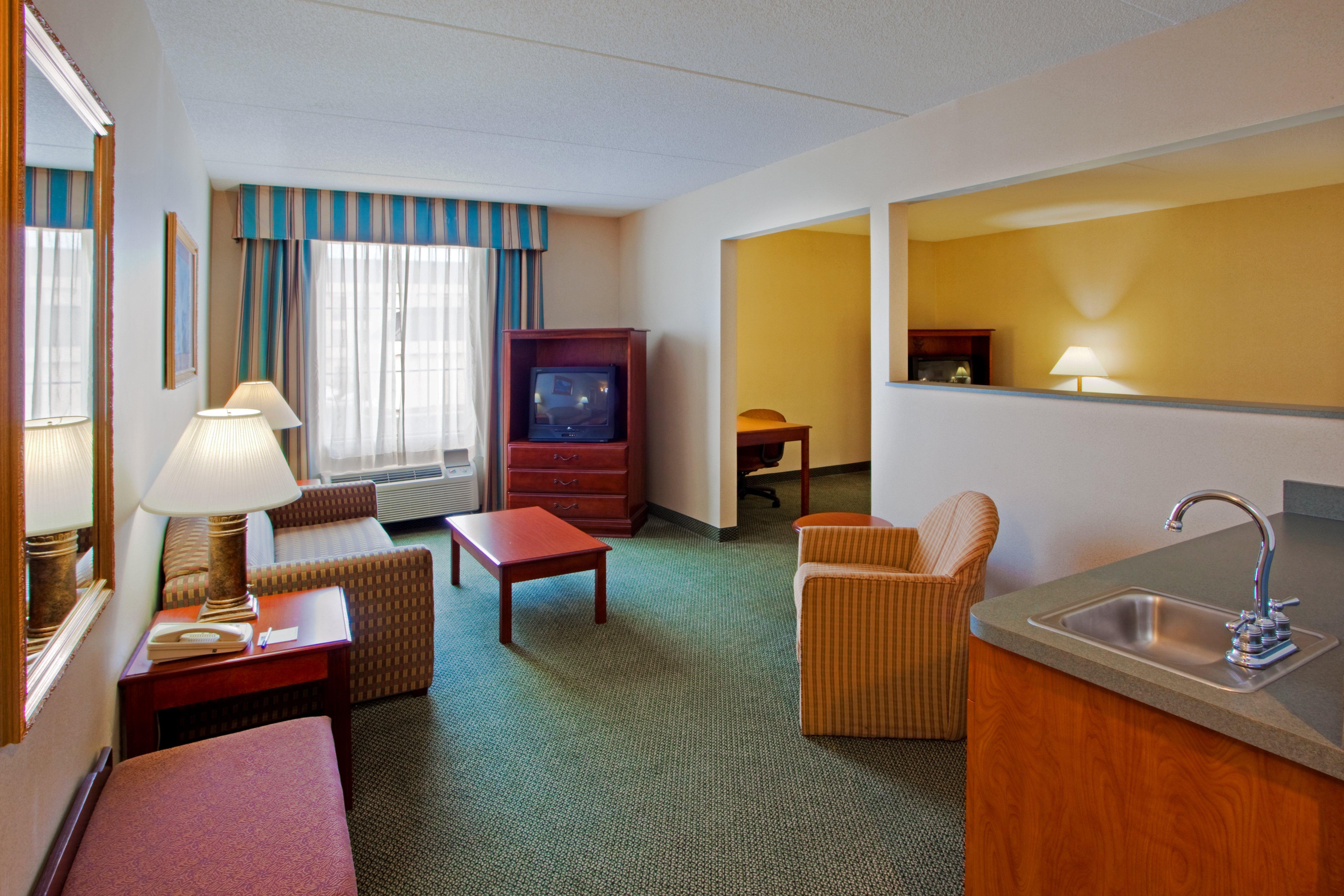 Holiday Inn Express Hanover By Ihg Bagian luar foto
