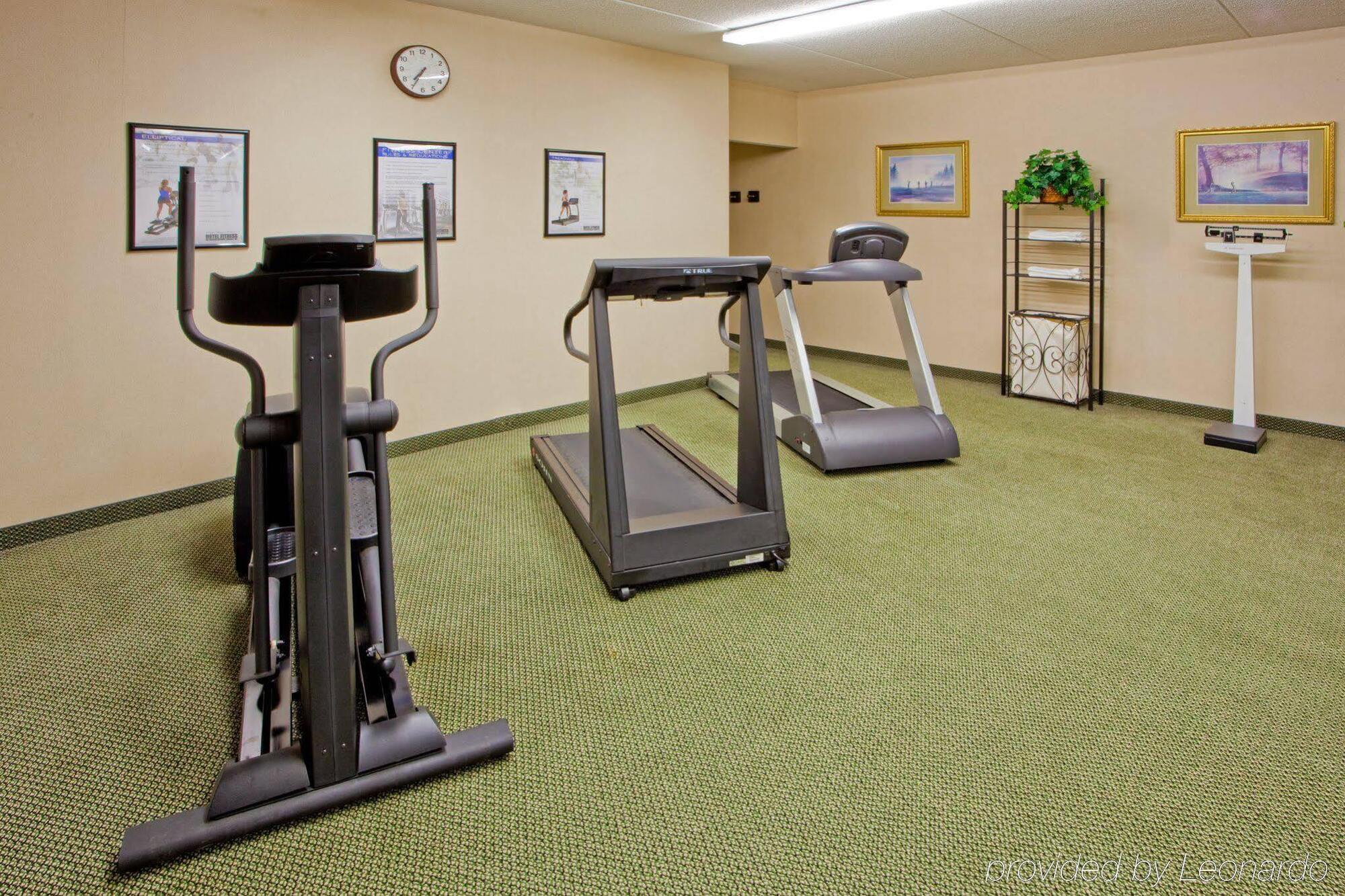 Holiday Inn Express Hanover By Ihg Bagian luar foto