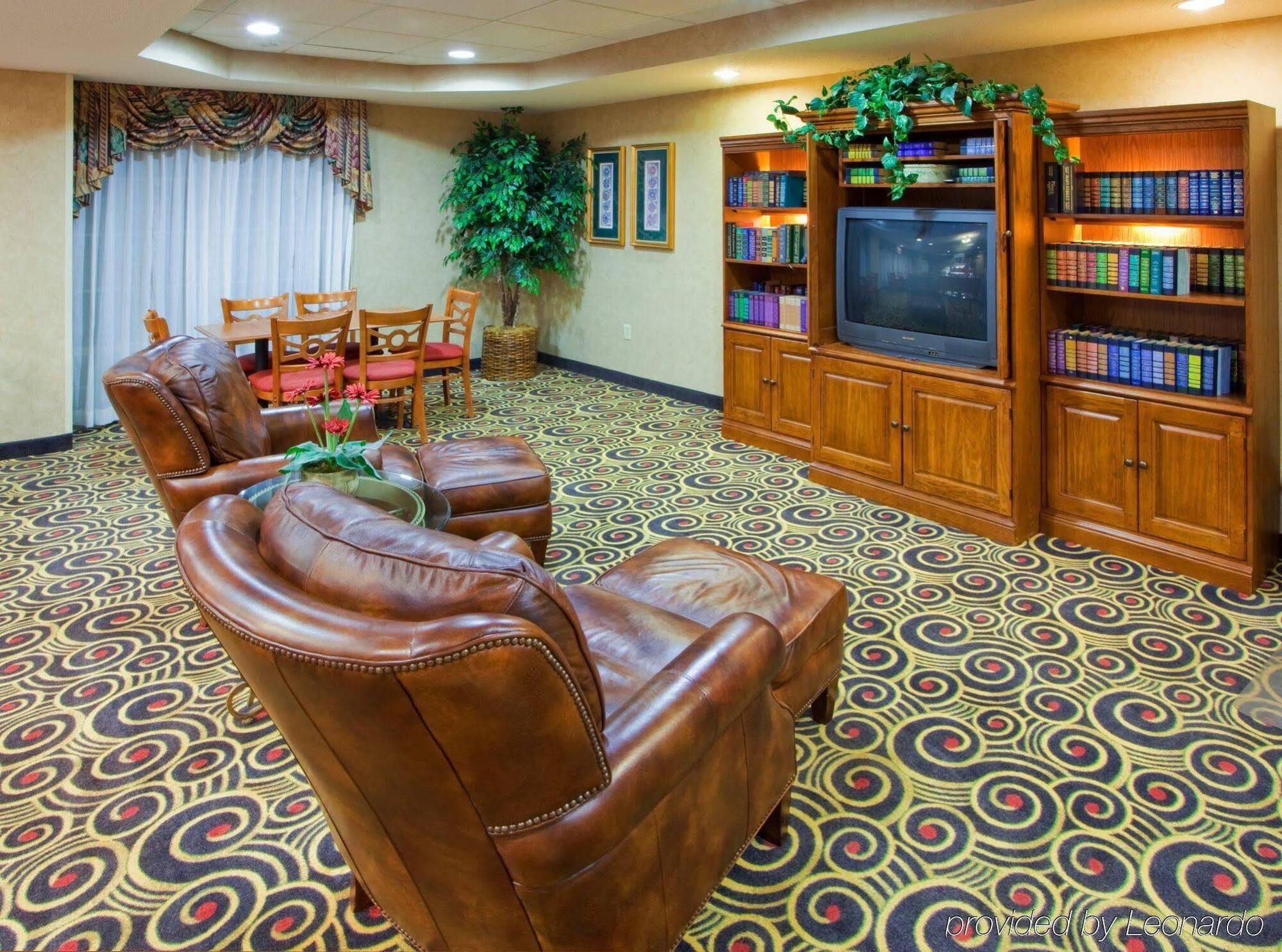 Holiday Inn Express Hanover By Ihg Bagian luar foto